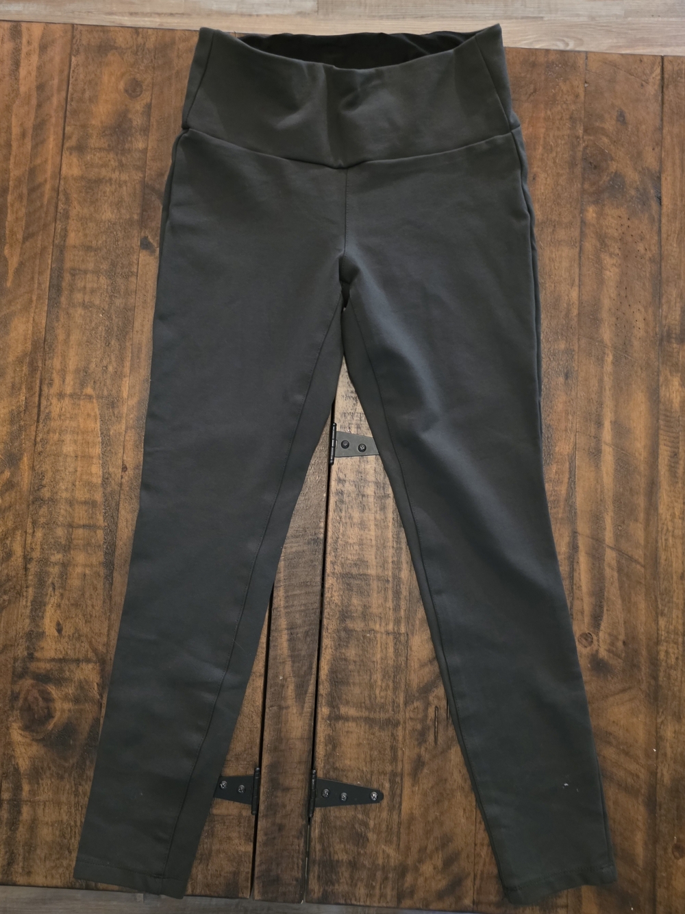 a.n.a Women's Green High-Rise Leggings- Dressy